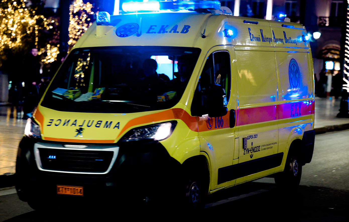 Φορτηγό παρέσυρε γυναίκα αστυνομικό στον Πειραιά – Νοσηλεύεται σε σοβαρή κατάσταση