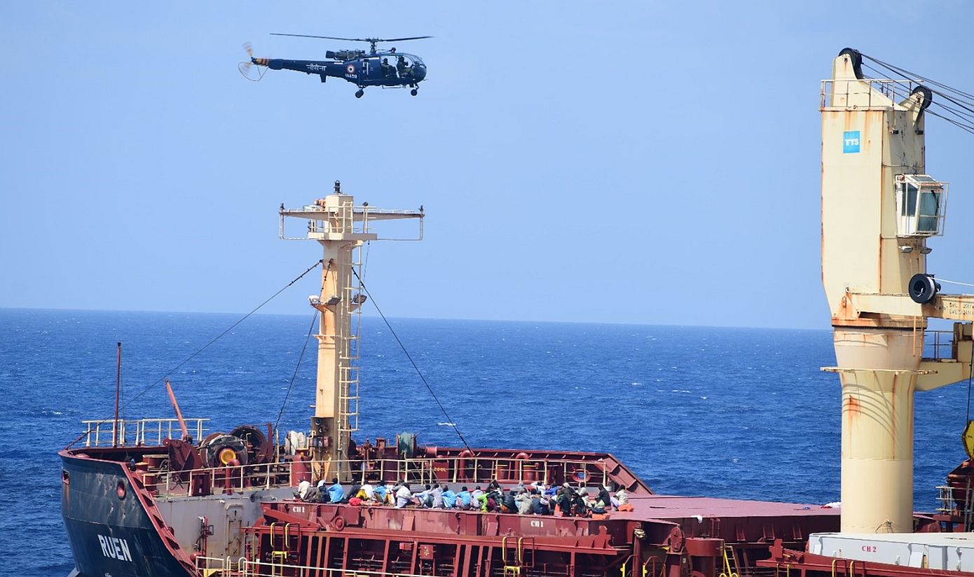 Το ινδικό Πολεμικό Ναυτικό ανακοίνωσε την ανακατάληψη του MV Ruen από τους σομαλούς πειρατές