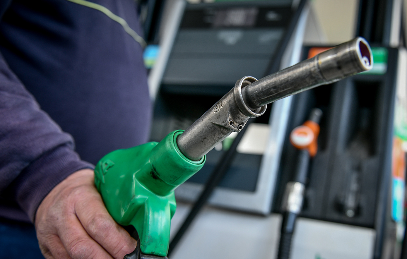 «Εκτόξευση» των τιμών στα καύσιμα &#8211; Πάνω από 2,30 ευρώ στα νησιά