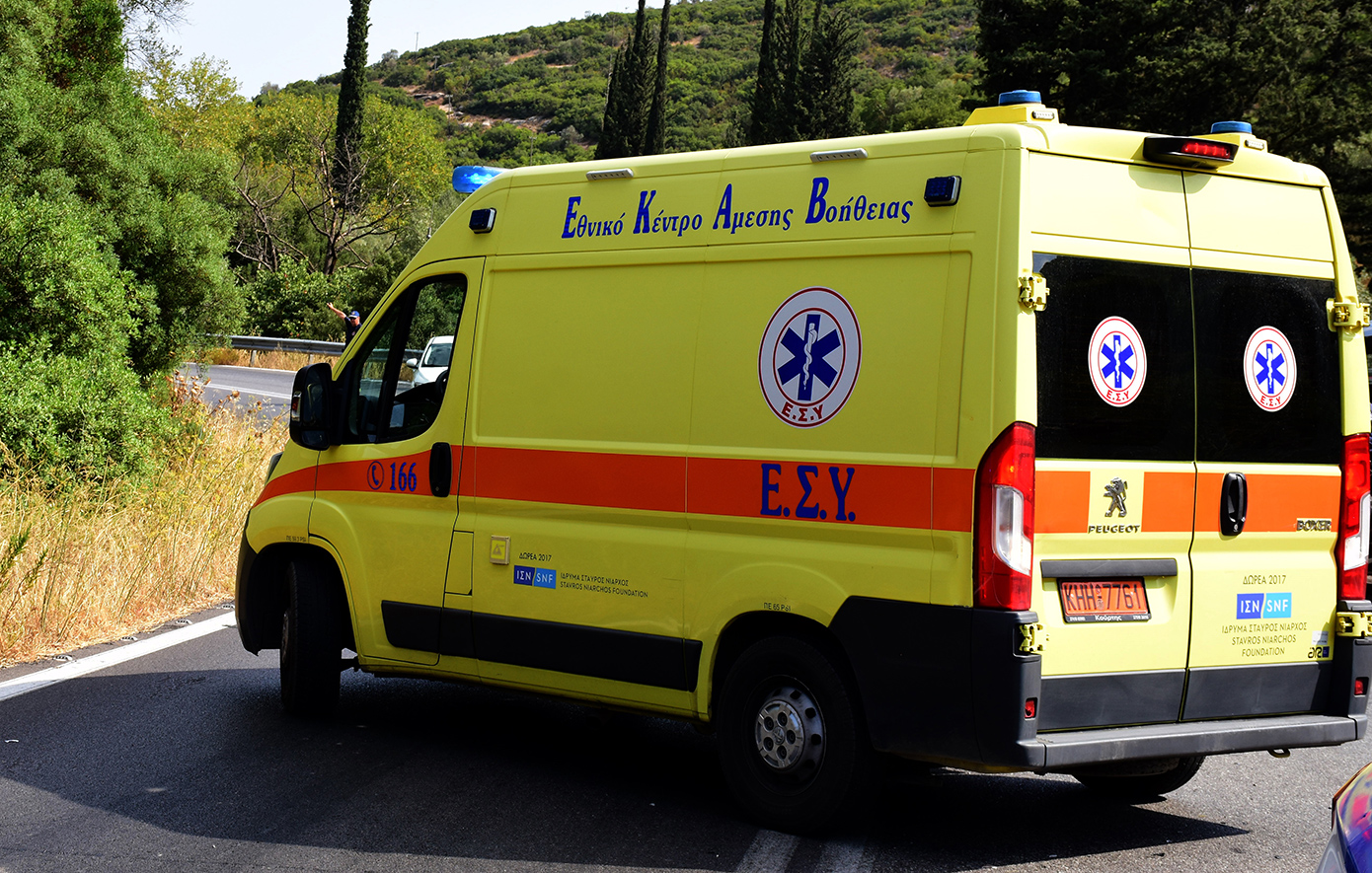 Μάχη για τη ζωή του δίνη τουρίστας που έκανε βουτιά από τα βράχια στο Παλιόκαστρο Ηρακλείου &#8211; Νοσηλεύεται σε σοβαρή κατάσταση