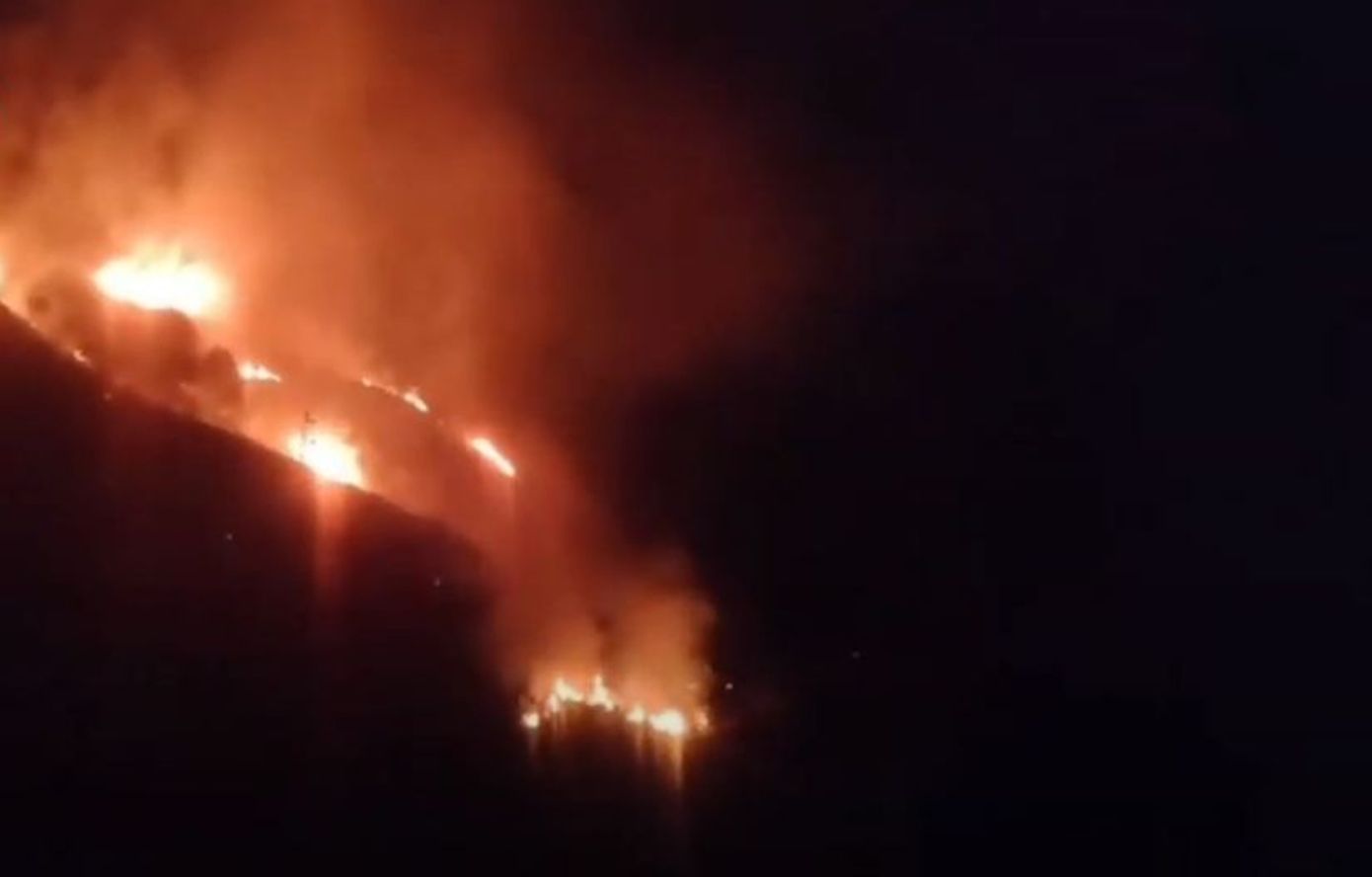 Φωτιά στις παρυφές του Ταϋγέτου: Ολονύχτια η μάχη με τις φλόγες &#8211; Σχέδιο για προληπτική εκκένωση του οικισμού Αράχωβα