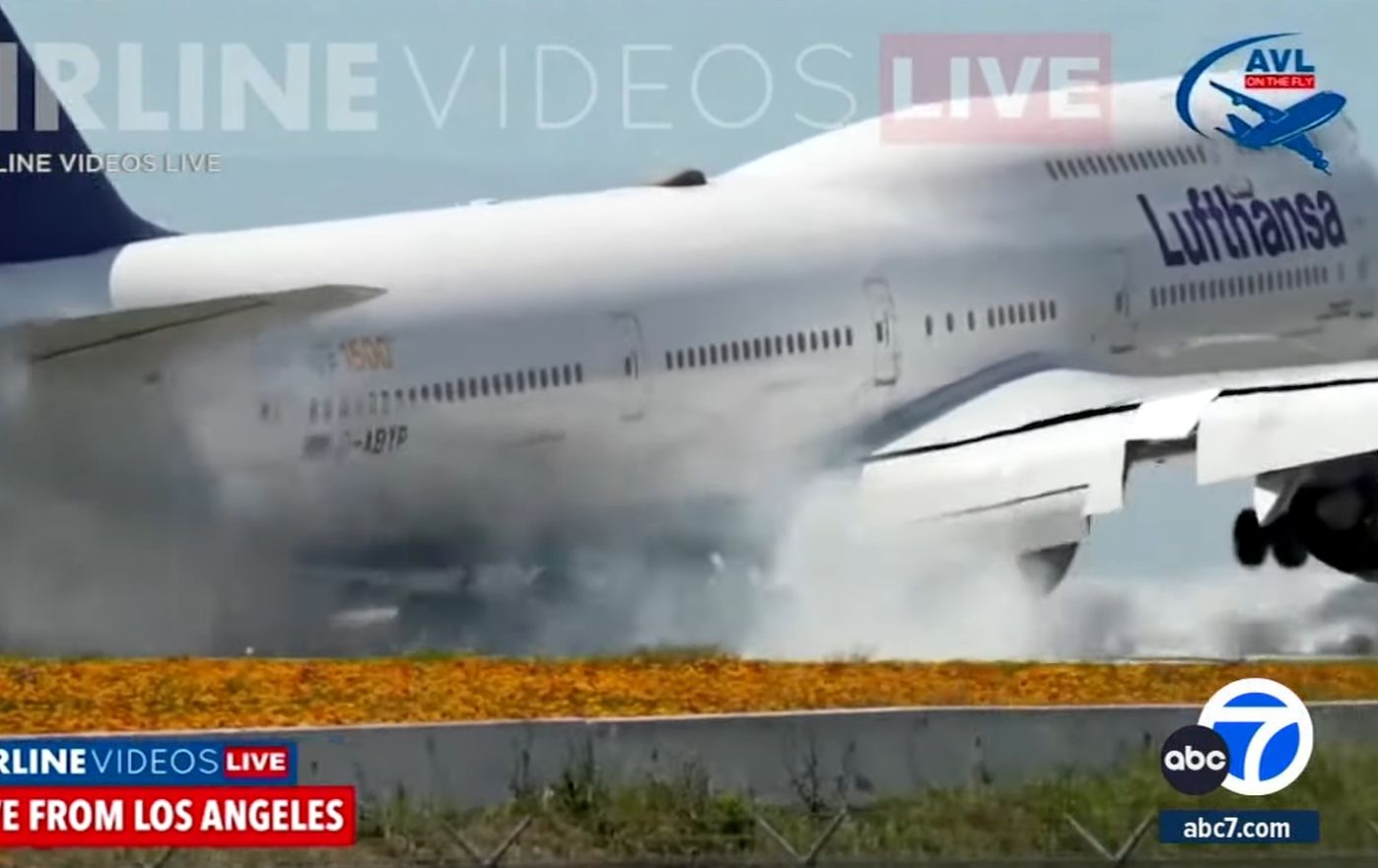 Τρόμος για επιβάτες Boeing 747: Δεν κατάφερε να προσγειωθεί δύο φορές, αναπήδησε και τελικά απογειώθηκε ξανά