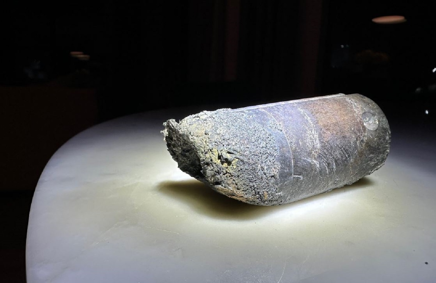 Άγνωστο αντικείμενο έπεσε σε σπίτι και διαπέρασε τη στέγη και τα πατώματα &#8211; Εξετάζεται από τη NASA