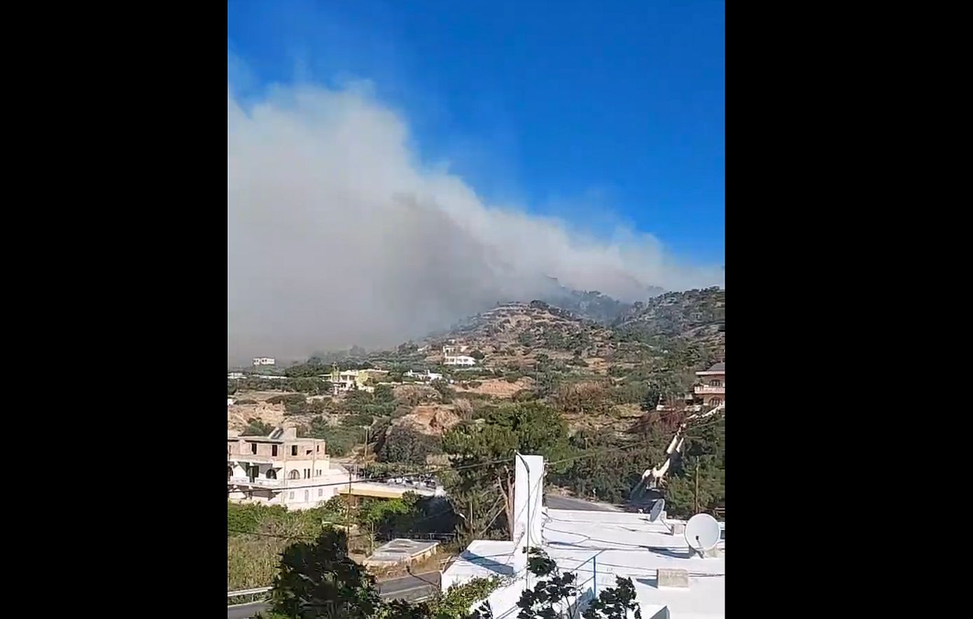 Ήχησε το 112 λόγω της μεγάλης φωτιάς στην Ιεράπετρα &#8211; Εκκενώνεται προληπτικά ο οικισμός Μαύρος Κόλυμπος