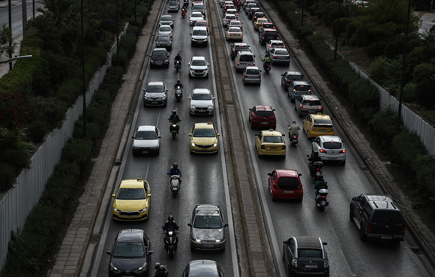 Κίνηση τώρα: Κόκκινοι ξανά οι δρόμοι – Μεγάλες καθυστερήσεις στην Αττική Οδό