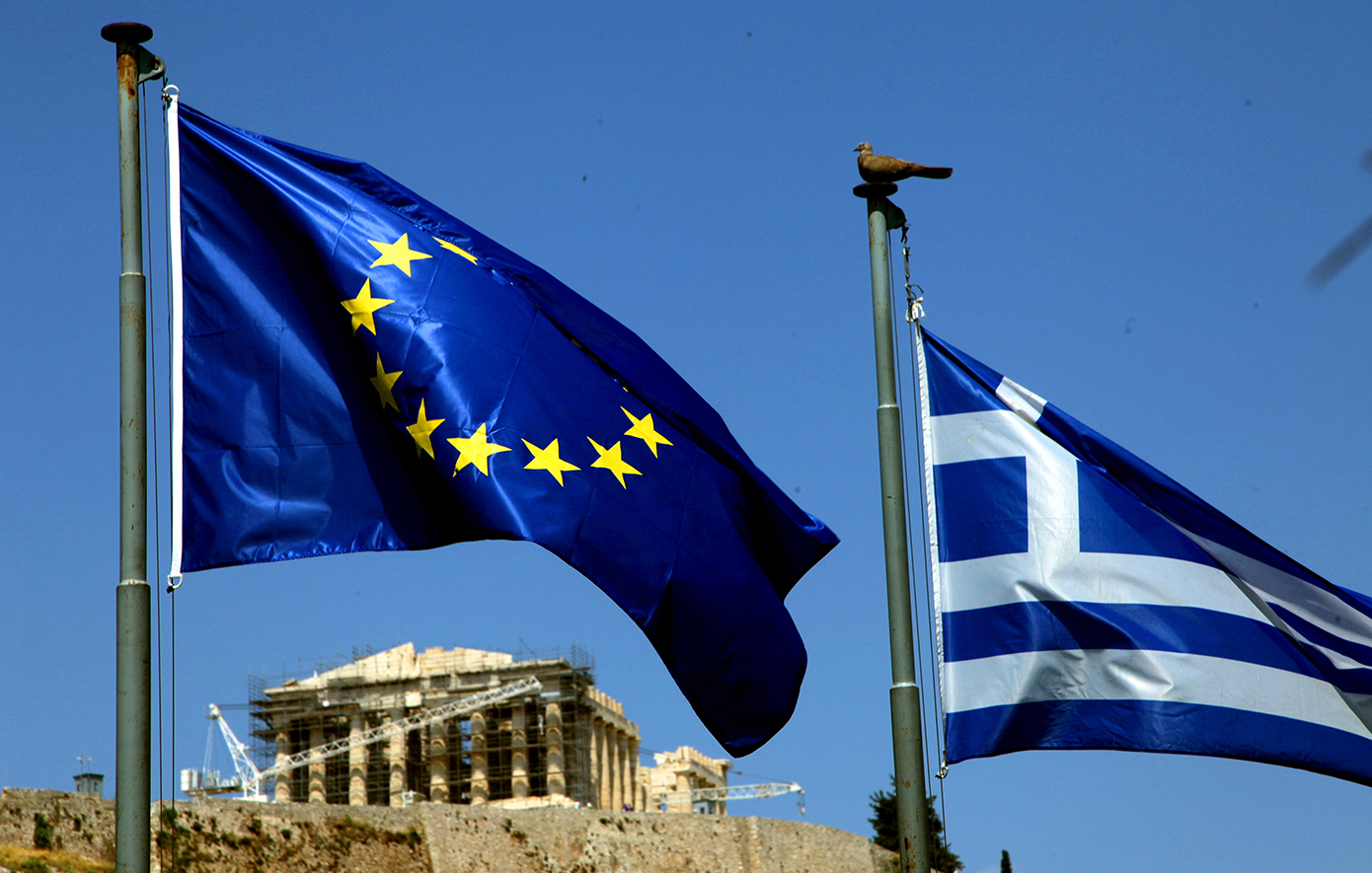 Σύννεφα πάνω από την ελληνική και την ευρωπαϊκή οικονομία &#8211; Φουντώνει η ακρίβεια στα τρόφιμα, απομακρύνεται η μείωση των επιτοκίων
