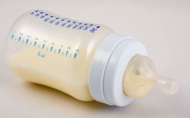 Ανακαλούνται βρεφικά γάλατα για τον κίνδυνο σαλμονέλας