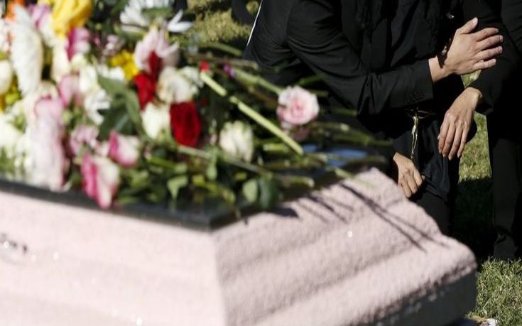 Μπέρδεψαν τα φέρετρα σε κηδεία σε χωριό της Βοιωτίας