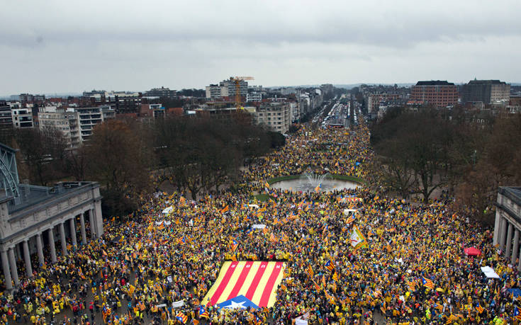 Χιλιάδες άνθρωποι διαδήλωσαν στις Βρυξέλλες υπέρ της ανεξαρτησίας της Καταλονίας