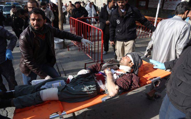 Μακελειό στην Καμπούλ με βόμβα κρυμμένη σε ασθενοφόρο