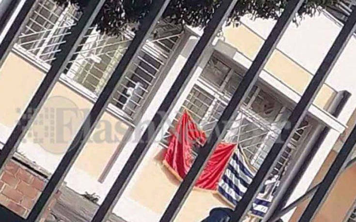 Μαθητές Γυμνασίου έκαναν κατάληψη για την αλβανική σημαία στο σχολείο τους