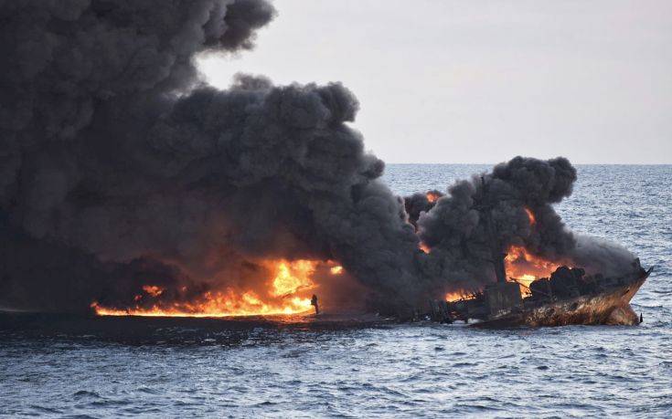 Διαρροή πετρελαίου από το βυθισμένο δεξαμενόπλοιο στο Ιράν