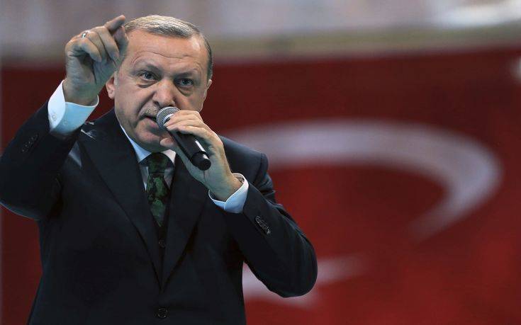 Οι φήμες για capital controls στην Τουρκία και η κατάρρευση της λίρας φοβίζουν τον Ερντογάν
