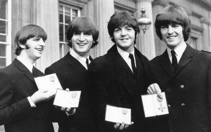Σπάνιες και αδημοσίευτες φωτογραφίες των Beatles βγήκαν στο «σφυρί»