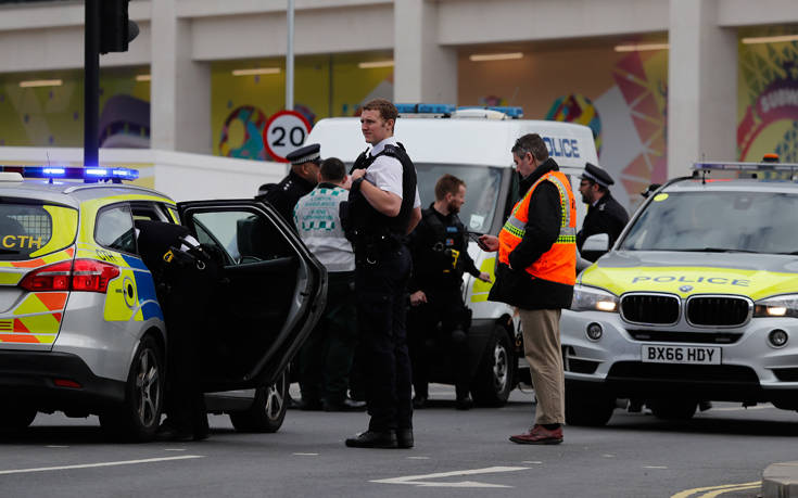 Ένας νεκρός και ένας τραυματίας από πυροβολισμούς στο Λονδίνο Η αστυνομία ερευνά την υπόθεση ως ανθρωποκτονία