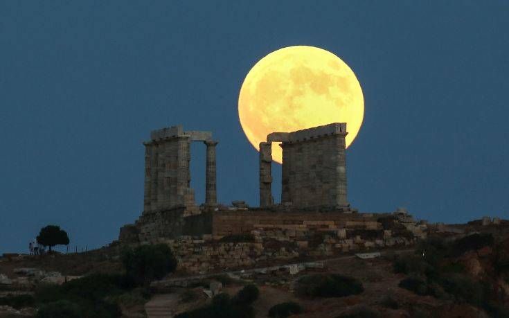 Έτσι ανέτειλε το «ματωμένο φεγγάρι» στο ναό του Ποσειδώνα στο Σούνιο