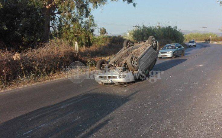 Αυτοκίνητο τούμπαρε στη μέση του δρόμου στην Κρήτη