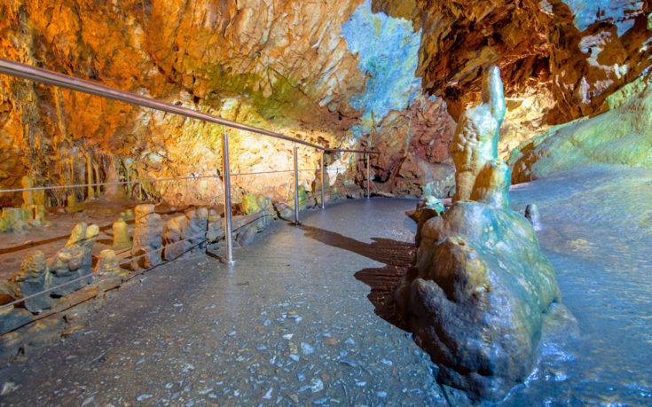 Απαράμιλλο θέαμα σε ένα από τα ωραιότερα σπήλαια του κόσμου