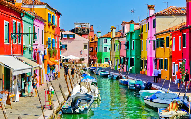 Το νησί με τα απίστευτα χρώματα στην Ιταλία