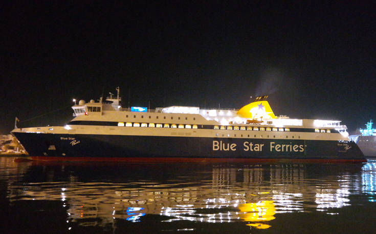 Μεταμεσονύχτια περιπέτεια για 566 επιβάτες του «Blue Star Paros»
