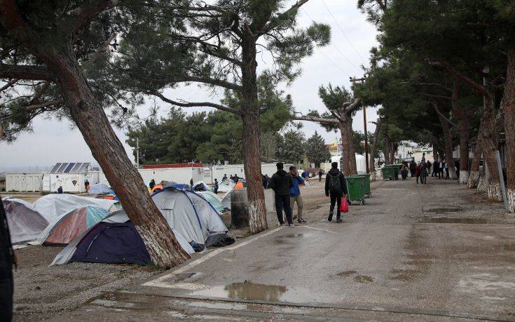 Διακόσιοι είκοσι επτά μετανάστες και πρόσφυγες έφτασαν το τελευταίο 24ωρο στην Ελλάδα