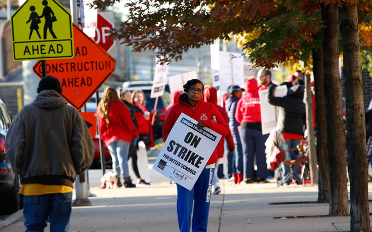 Απεργία τέλος μετά από 11 μέρες για τους δασκάλους στο Σικάγο
