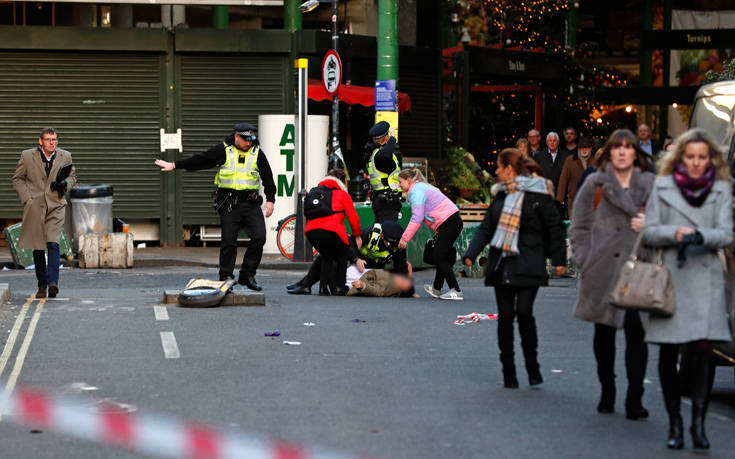 Επίθεση στο Λονδίνο: Ο τρομοκράτης μαχαίρωσε μέχρι θανάτου δυο ανθρώπους πριν πέσει νεκρός