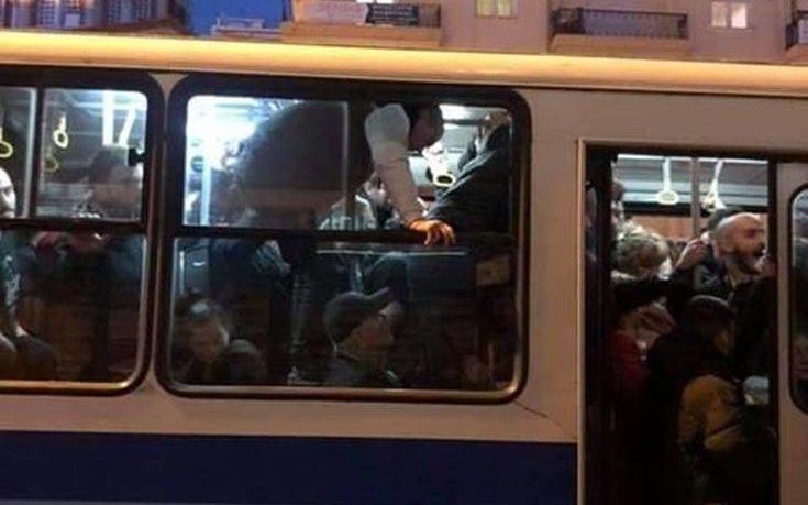 Επιβάτες «ίπτανται» σε λεωφορείο του ΟΑΣΘ στη Θεσσαλονίκη
