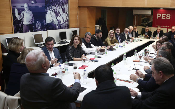 ΚΙΝΑΛ: Σε εξέλιξη η συνεδρίαση του πολιτικού συμβουλίου