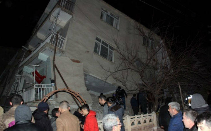Σεισμός στην Τουρκία: Ανέβηκε κι άλλο ο αριθμός των νεκρών, στα 14 τα θύματα του Εγκέλαδου