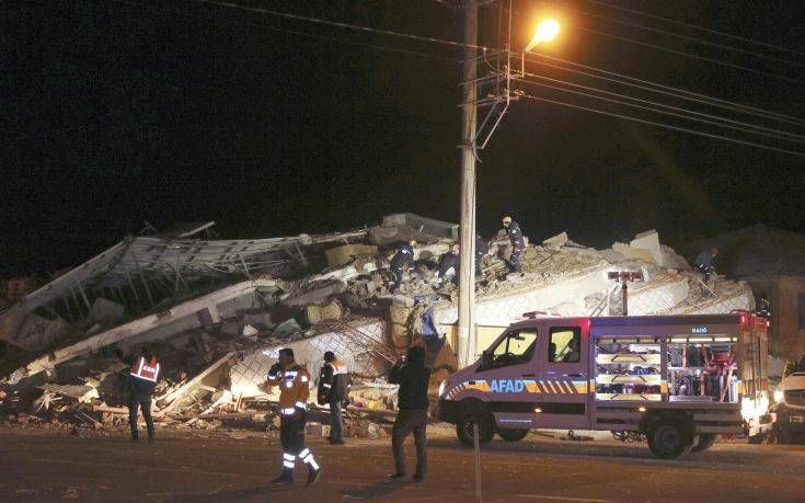 Ισχυρός σεισμός στην Τουρκία: Στους 19 ανέβηκαν οι νεκροί – Πάνω από 900 οι τραυματίες