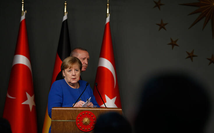Να μιλήσει με τον Ερντογάν ζήτησε η Μέρκελ - «Δραματική η κατάσταση μεταξύ Ελλάδας και Τουρκίας»