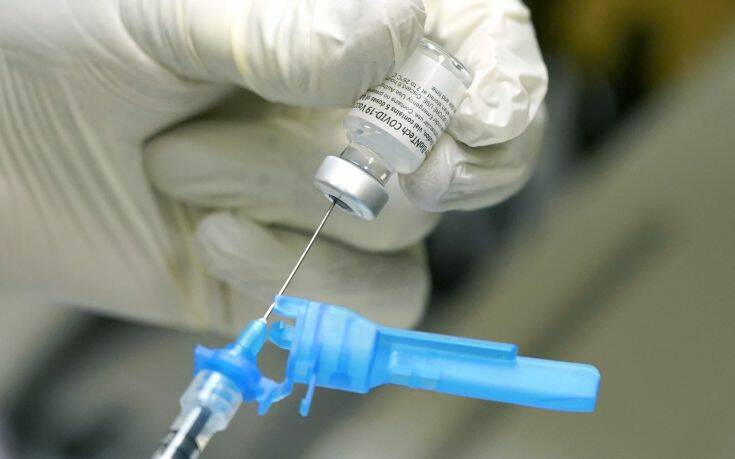 Ειδικός στον κορονοϊο προειδοποιεί: Τα εμβολιασμένα άτομα είναι πολύ πιθανό να μολύνουν άλλους